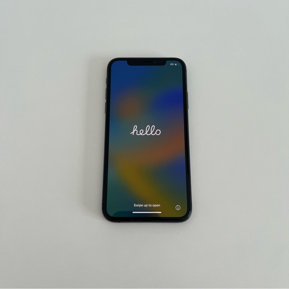 iPhone XS 64 GB with Case - Picture 2 of 8